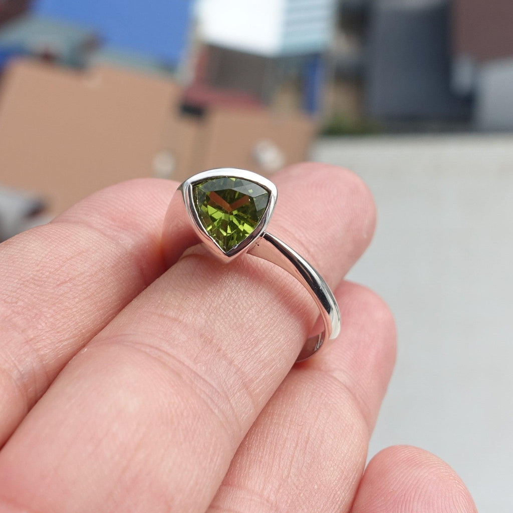 Minimalist Peridot silver Ring, green Peridot Ring, Sterling Silver Ring, Solitaire Ring with Triangle Cut Peridot, Minimalist design, Size 9-1